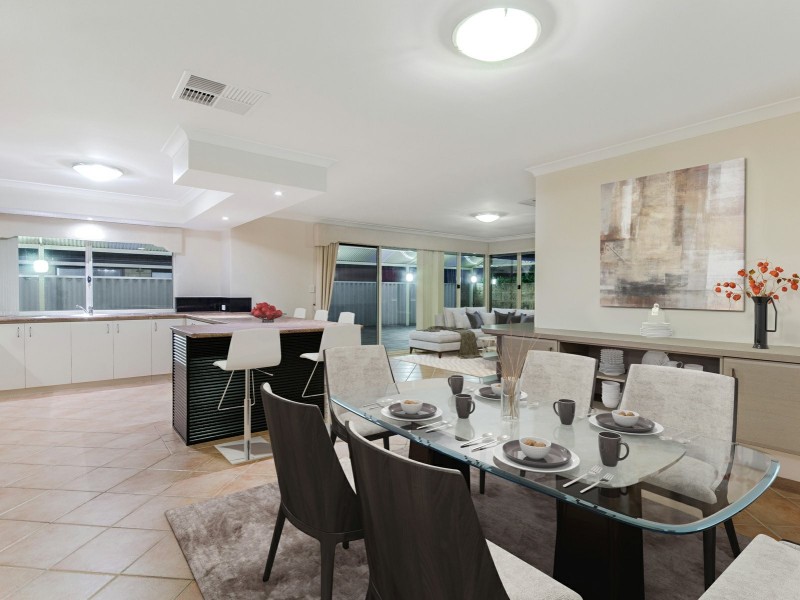 17 Belvoir Crescent, Orelia WA 6167