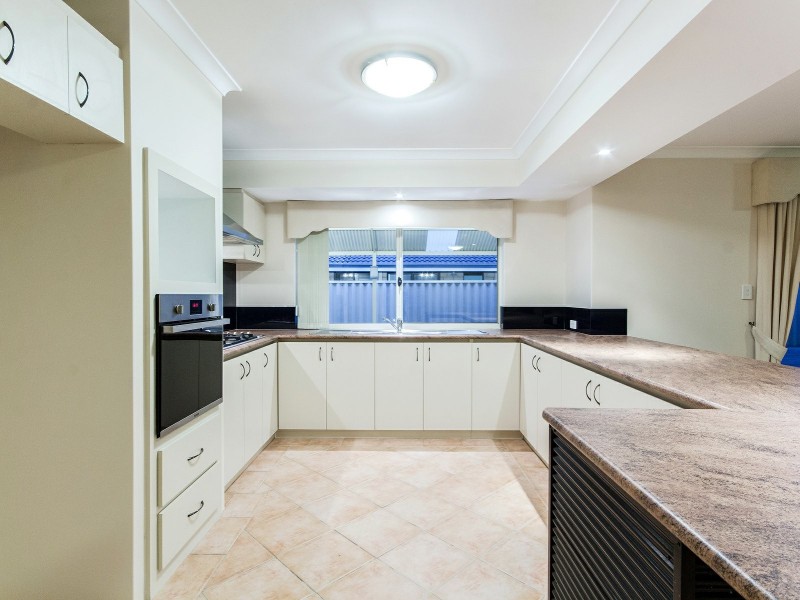 17 Belvoir Crescent, Orelia WA 6167