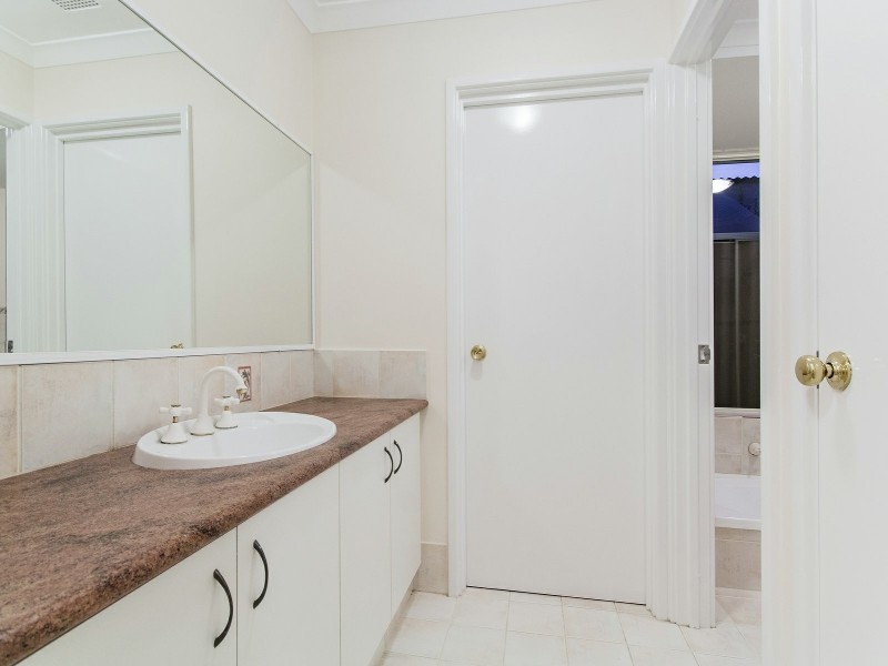 17 Belvoir Crescent, Orelia WA 6167