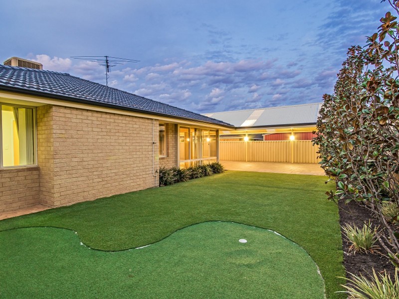 17 Belvoir Crescent, Orelia WA 6167