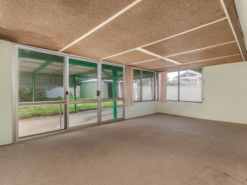 25 Dawson Way, Parmelia WA 6167