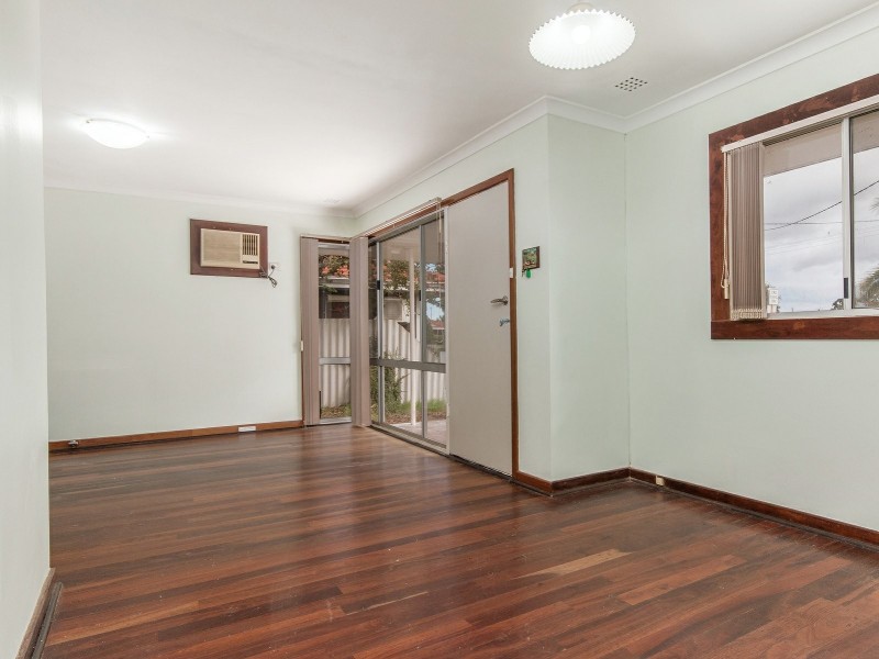 25 Dawson Way, Parmelia WA 6167