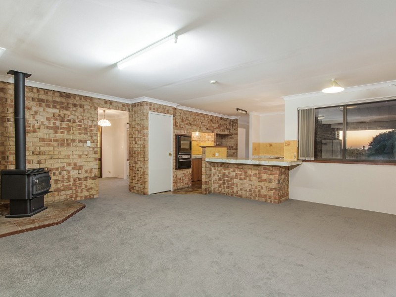 7 Rainie Place, Parmelia WA 6167