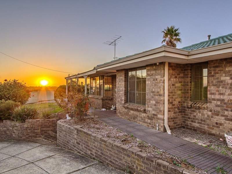 7 Rainie Place, Parmelia WA 6167