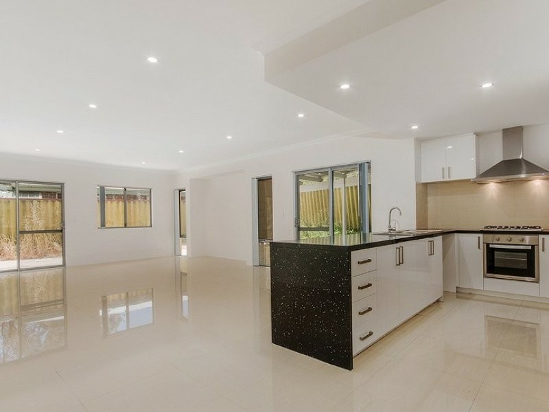 71b Perham Crescent, Leda WA 6170
