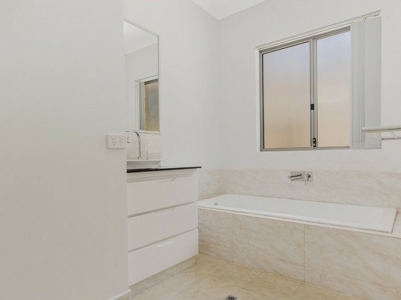71b Perham Crescent, Leda WA 6170