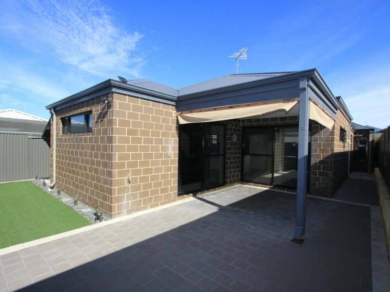 35 Serenity Street, Wellard WA 6170