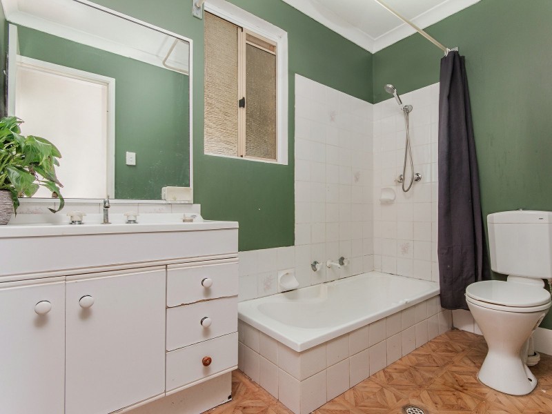 15B Sloan Drive, Leda WA 6170