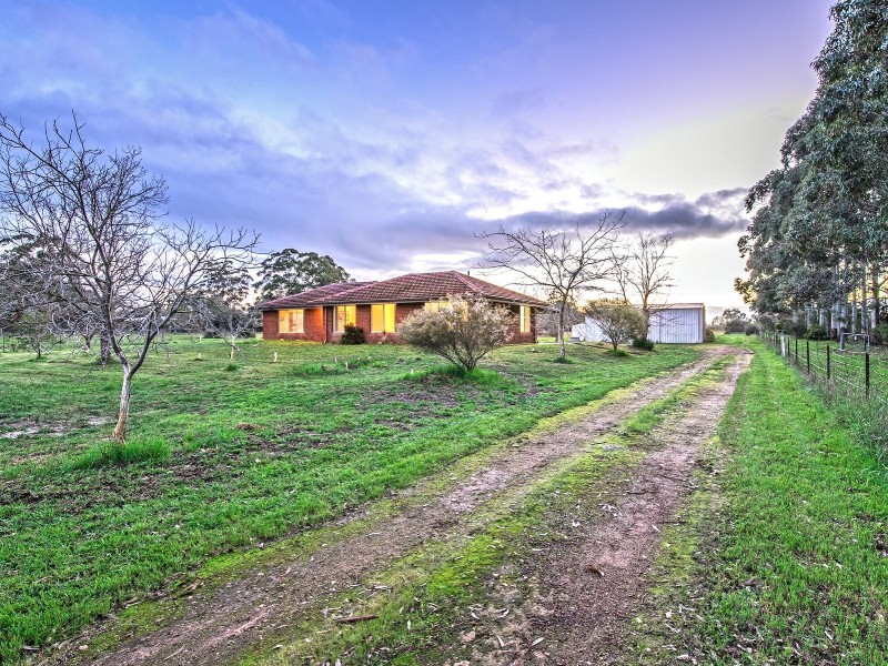 74 Cumming Road, Oakford WA 6121