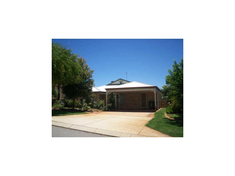 30 Roscommon Cres, Orelia WA 6167