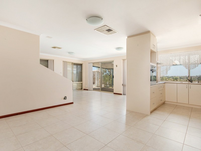 14 Hargrave Place, Parmelia WA 6167