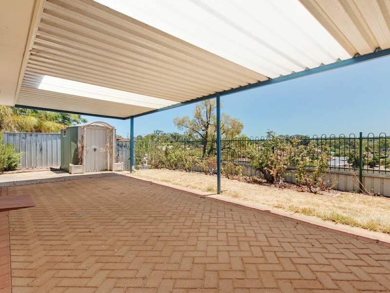14 Hargrave Place, Parmelia WA 6167