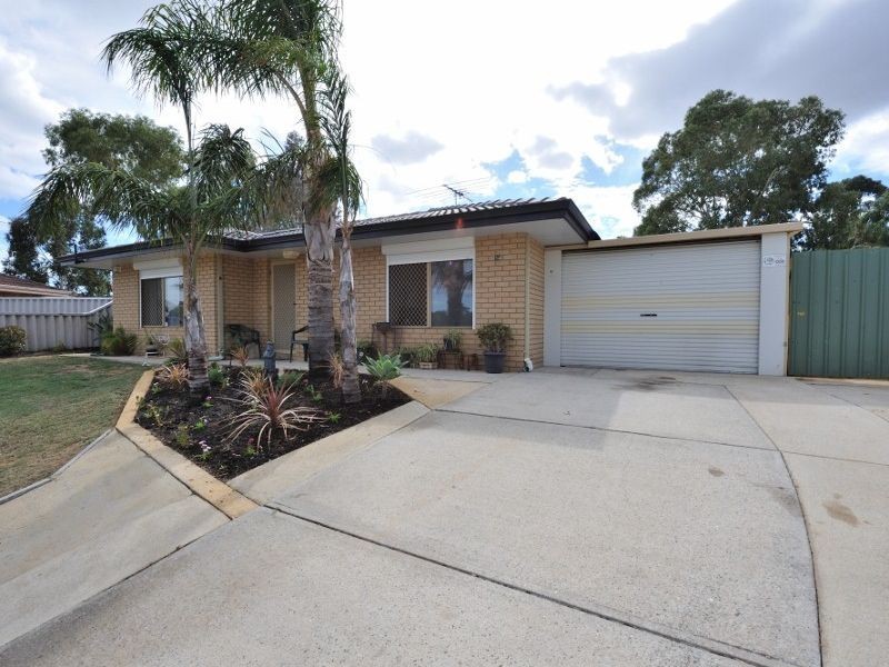 13 Simmons Loop, Parmelia WA 6167