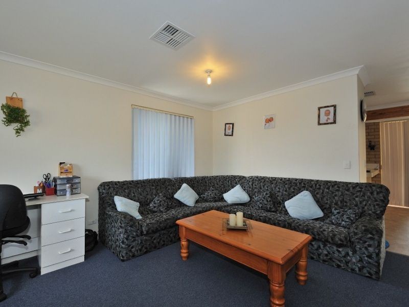 13 Simmons Loop, Parmelia WA 6167