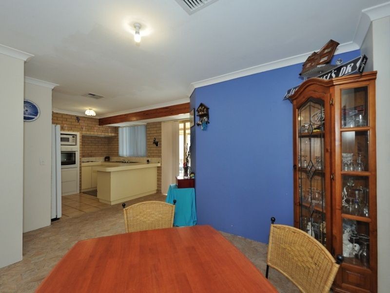 13 Simmons Loop, Parmelia WA 6167