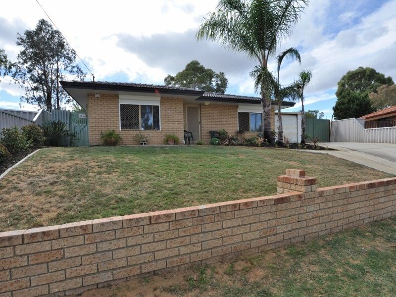 13 Simmons Loop, Parmelia WA 6167