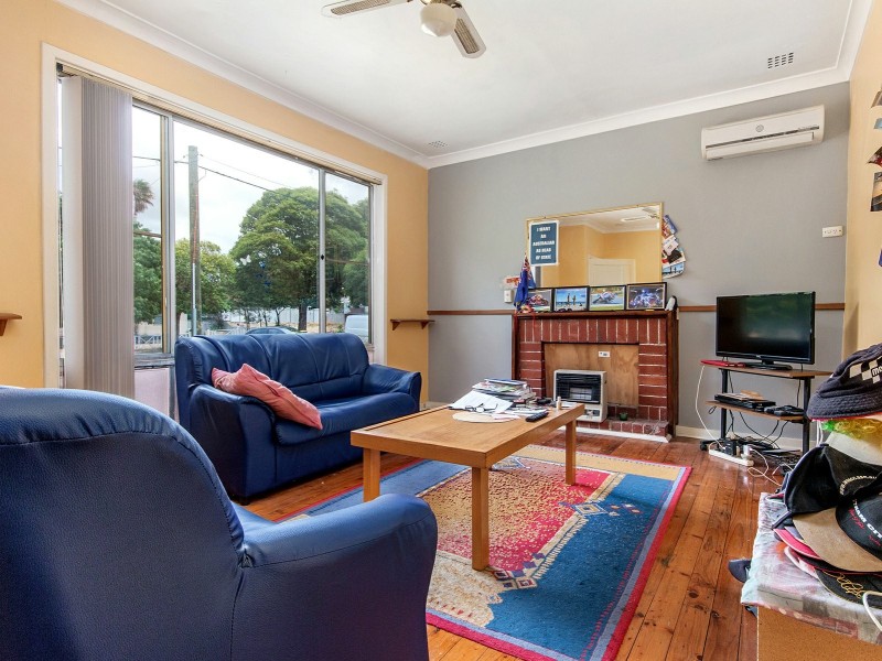 8 Cowcher Way West, Medina WA 6167