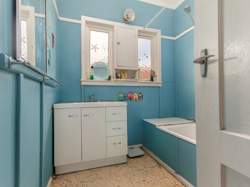 8 Cowcher Way West, Medina WA 6167