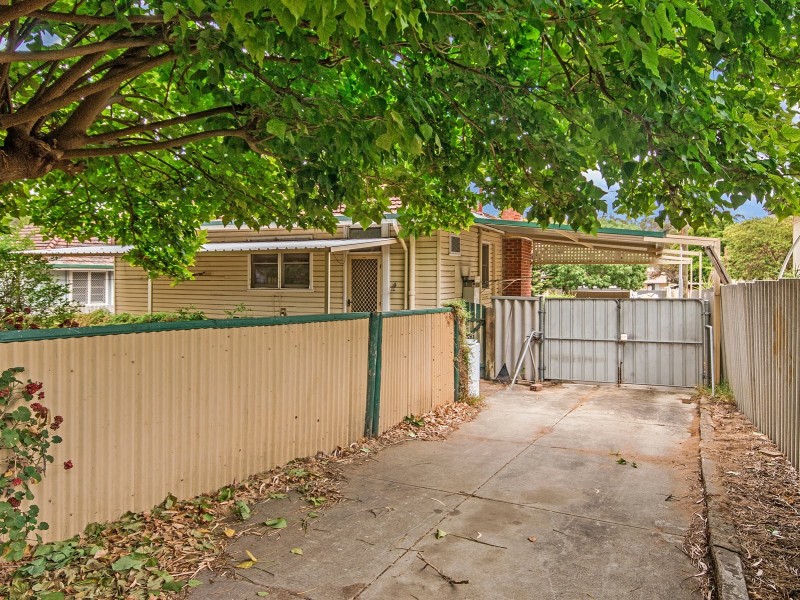 8 Cowcher Way West, Medina WA 6167