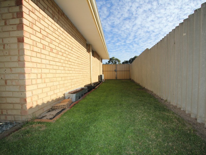 8/9 Louise Street, Rockingham WA 6168