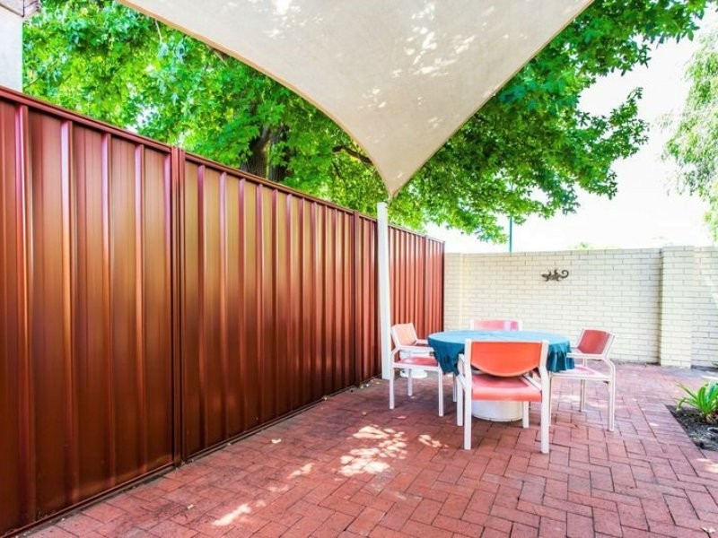 25 Edgecumbe Street, Como WA 6152