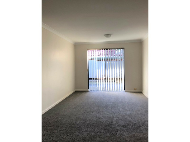 18 Cimbor Way, Parmelia WA 6167
