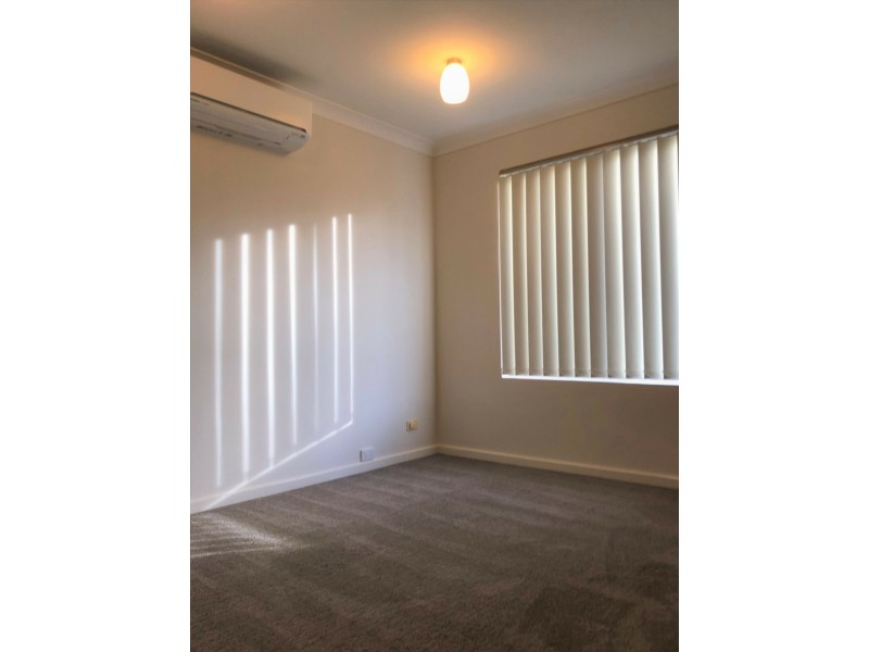 18 Cimbor Way, Parmelia WA 6167