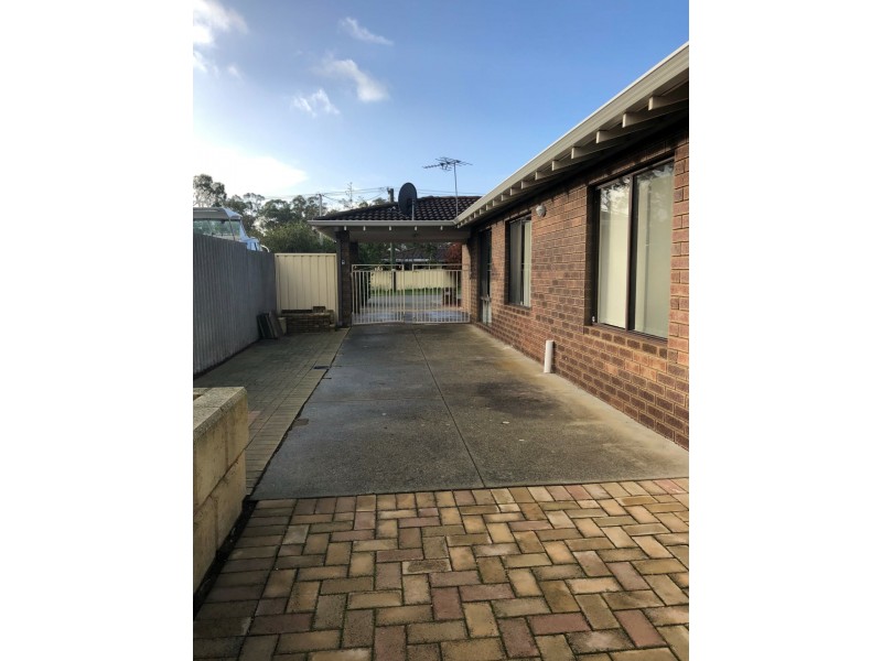 18 Cimbor Way, Parmelia WA 6167