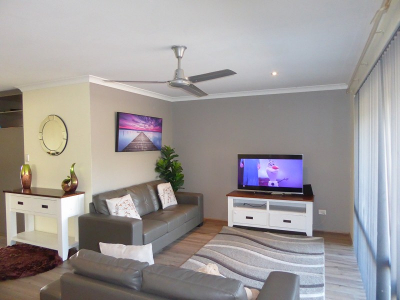 2 Dunster Way, Orelia WA 6167