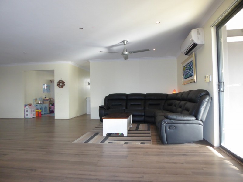 2 Dunster Way, Orelia WA 6167