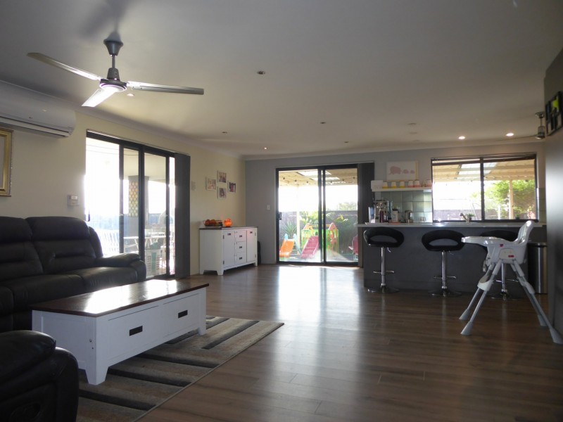 2 Dunster Way, Orelia WA 6167