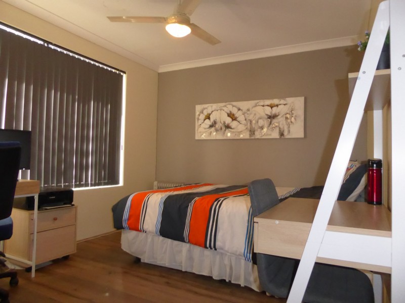 2 Dunster Way, Orelia WA 6167