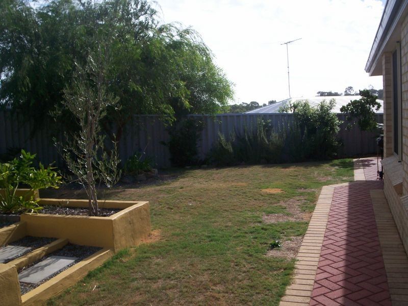7 Mcnairn Cross, Leda WA 6170