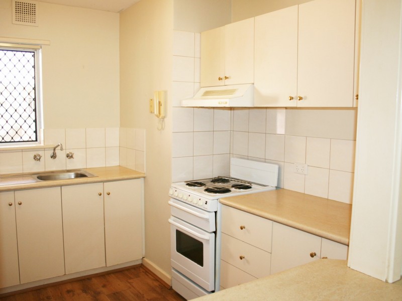 Unit 13/4 Canham Way, Orelia WA 6167