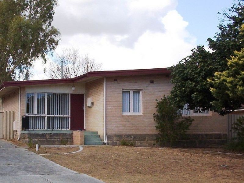 16 Hefron Way, Parmelia WA 6167