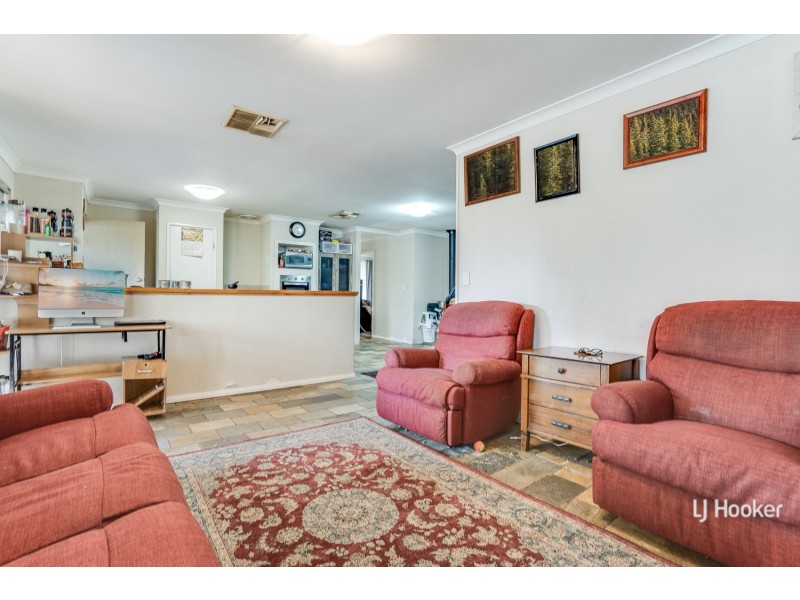 4 Ferris Green, Parmelia WA 6167