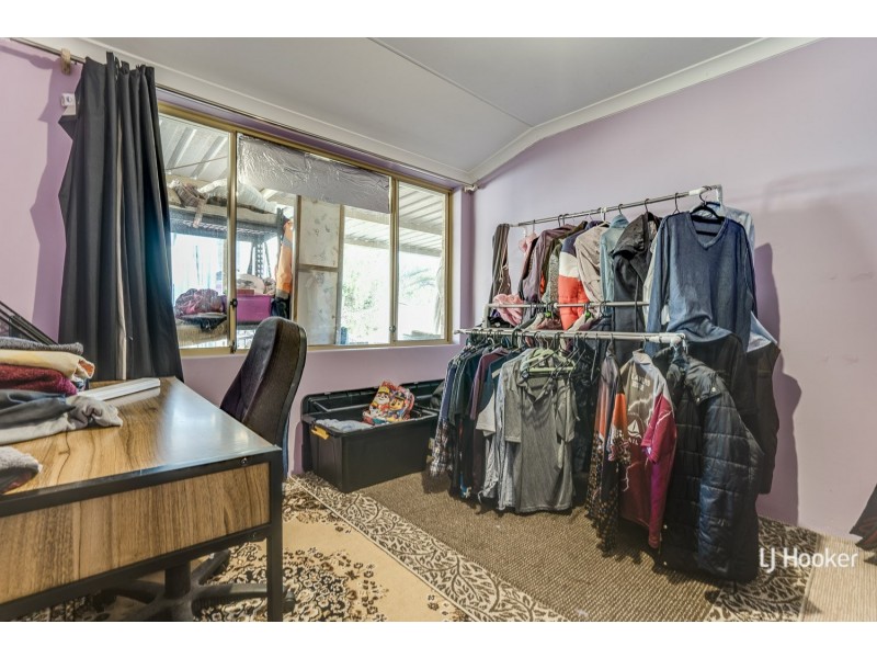 4 Ferris Green, Parmelia WA 6167