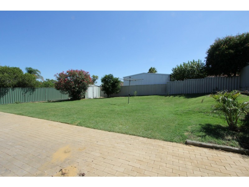 7 Blackboy Rise, Parmelia WA 6167