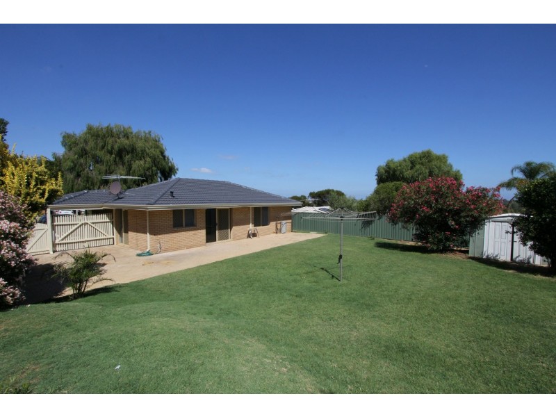 7 Blackboy Rise, Parmelia WA 6167