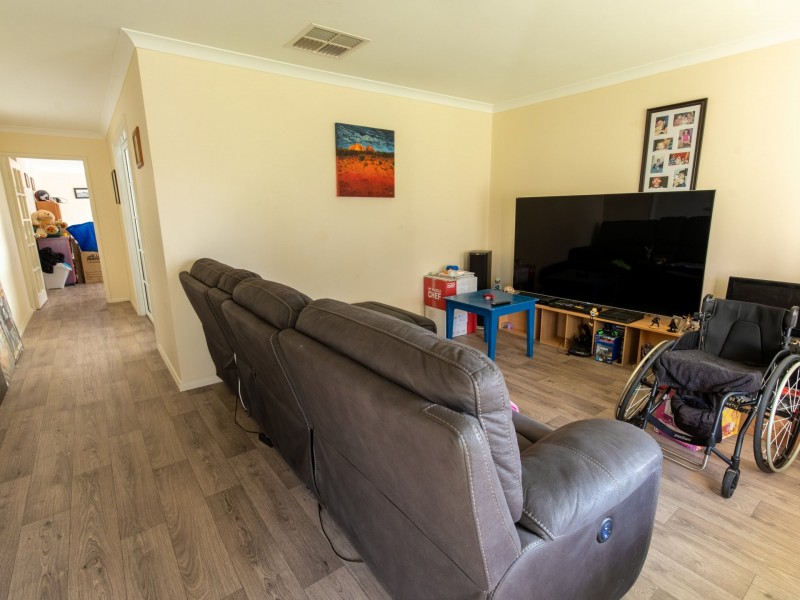 26 Abingdon Crescent, Wellard WA 6170