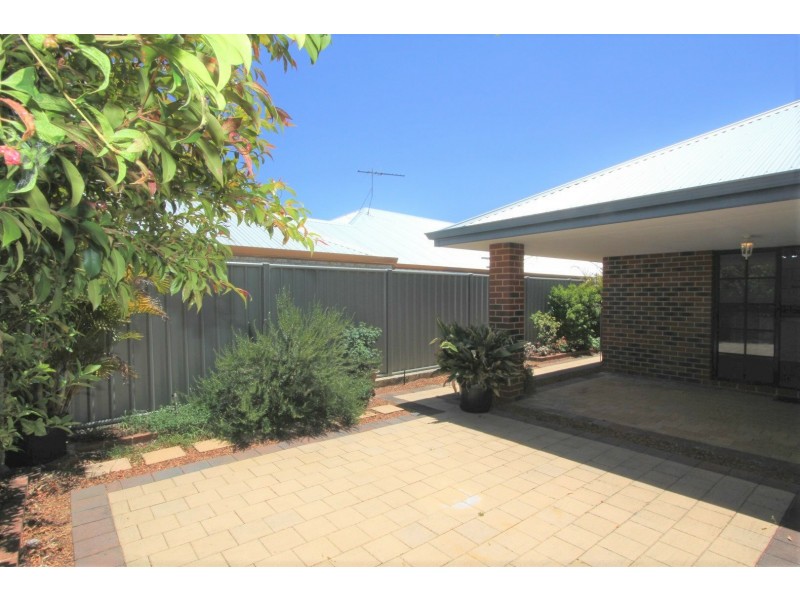 26 Abingdon Crescent, Wellard WA 6170