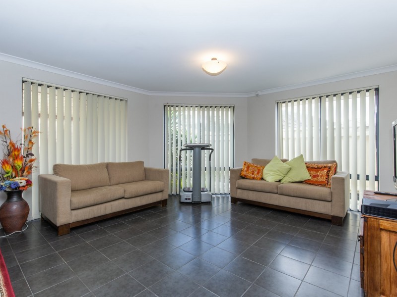 3 Lewes Court, Orelia WA 6167