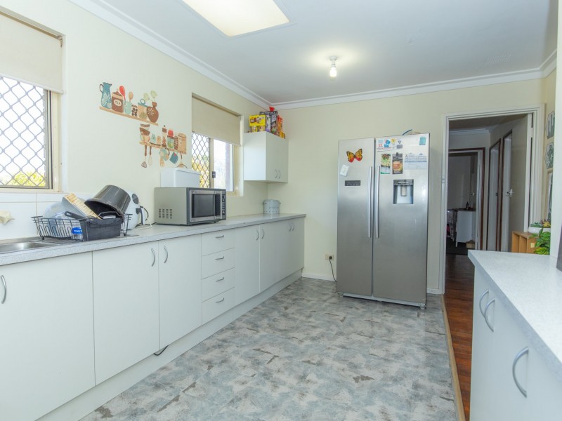 12 Jecks Place, Orelia WA 6167