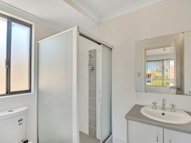 33 Silverline Bend, Bertram WA 6167