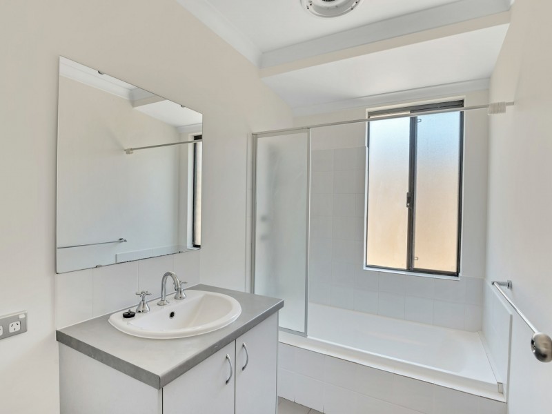 33 Silverline Bend, Bertram WA 6167