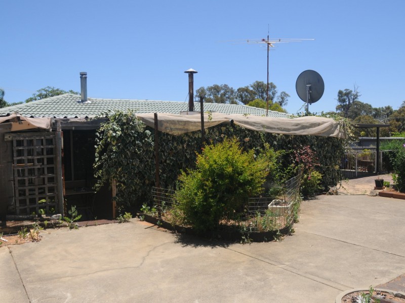 23 Kirkland way, Parmelia WA 6167