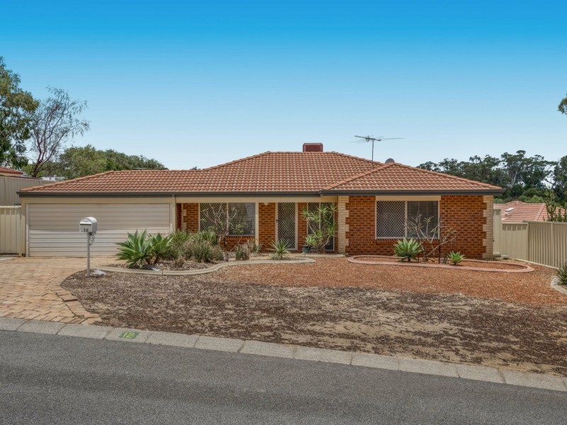 12 Hampshire Gardens, Parmelia WA 6167