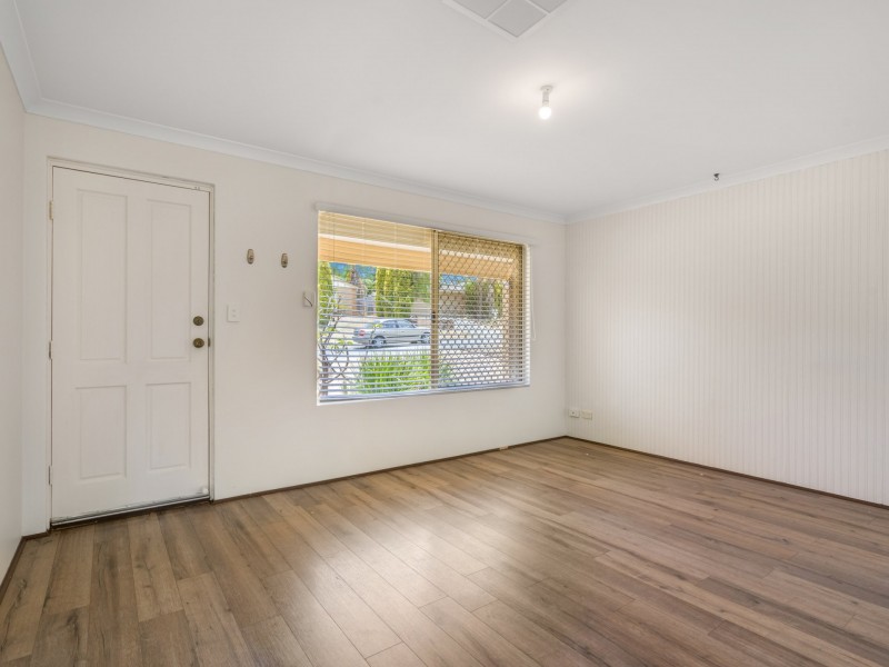 12 Hampshire Gardens, Parmelia WA 6167