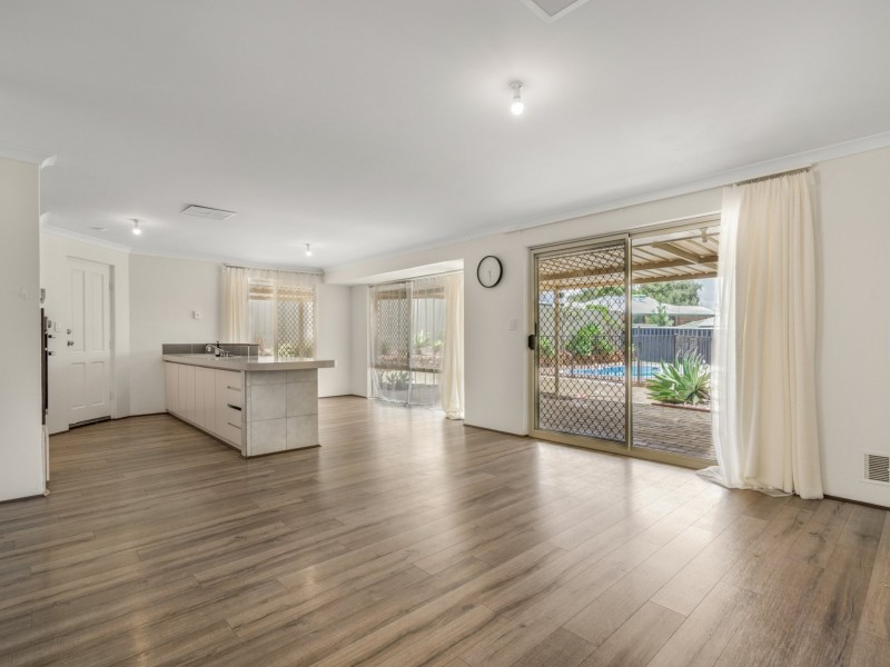 12 Hampshire Gardens, Parmelia WA 6167