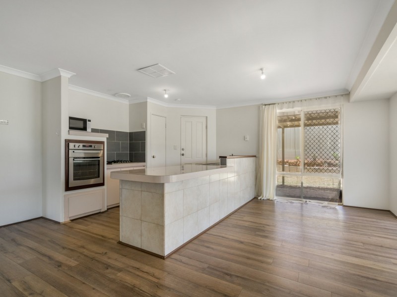 12 Hampshire Gardens, Parmelia WA 6167